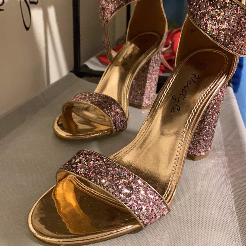 Heels - Picture 3 of 3